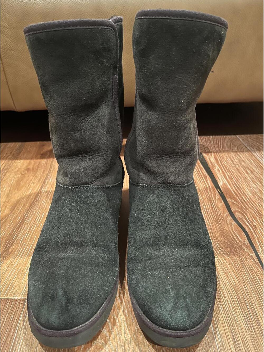 UGG Women's Black Suede Winter Boots size 6